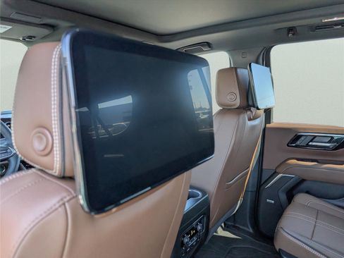New 2026 Chevrolet Suburban High Country AWD/4WD image 18