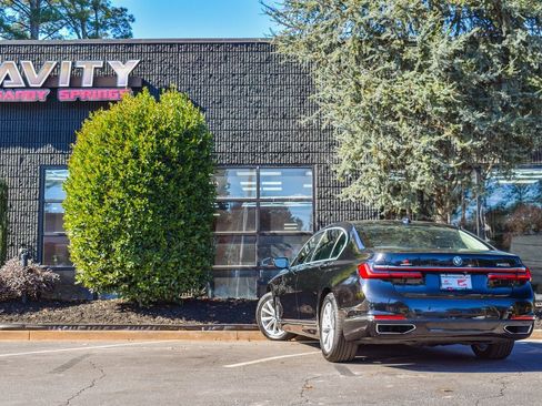 Used 2020 BMW 740i w/ Cold Weather Package image 15