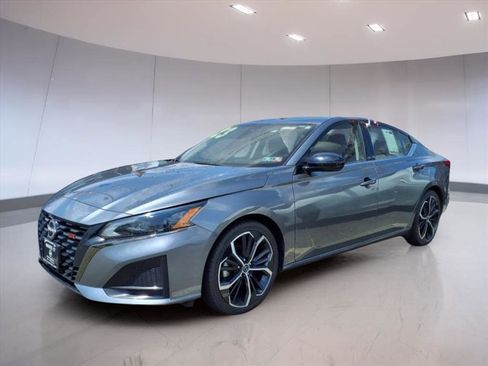 Used 2023 Nissan Altima 2.5 SR image 3