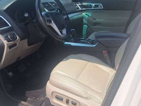 Used 2015 Ford Explorer XLT w/ Equipment Group 202B AWD/4WD image 12