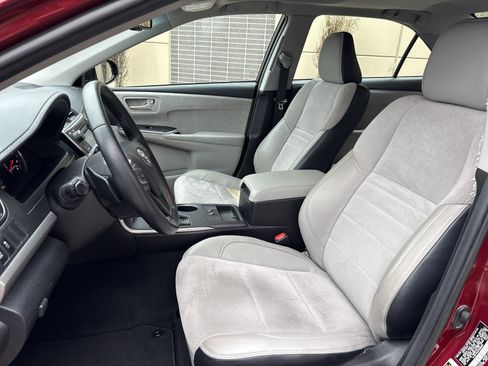 Used 2015 Toyota Camry XSE image 16