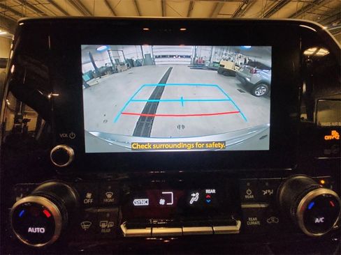 Used 2023 Toyota Highlander XLE image 18