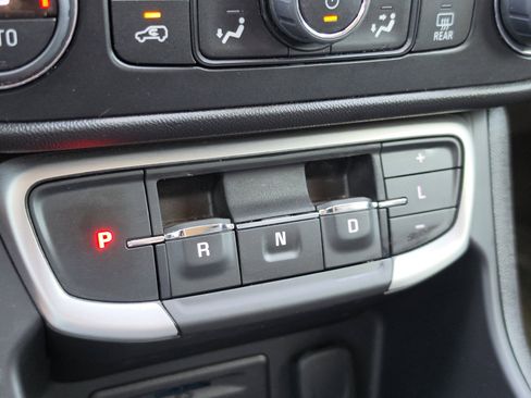 Used 2024 GMC Terrain SLT FWD image 28