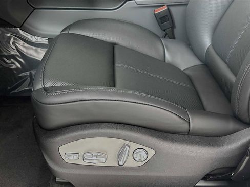 New 2026 Porsche Macan image 12