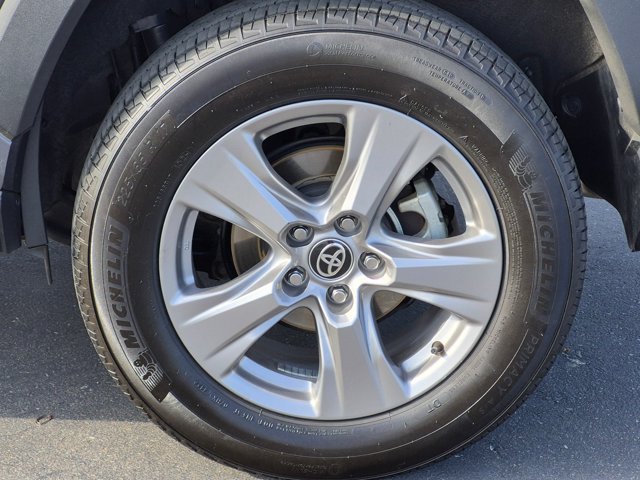 Used 2025 Toyota RAV4 XLE FWD image 13