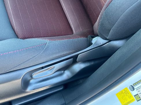 Used 2025 Toyota Corolla Cross AWD Hybrid w/ Moonroof Package image 48