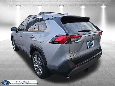 Used 2020 Toyota RAV4 Limited image 16