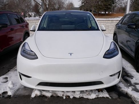 Used 2023 Tesla Model Y Long Range image 3