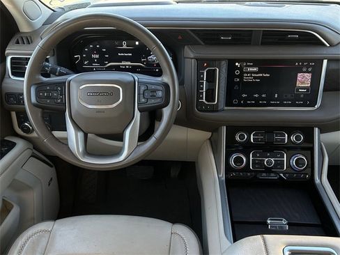 Used 2023 GMC Yukon XL Denali image 13