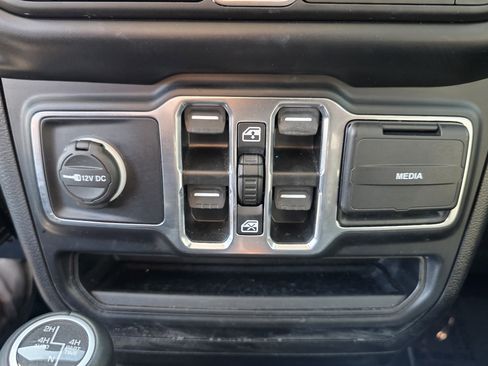 Used 2022 Jeep Wrangler Unlimited Sahara image 23