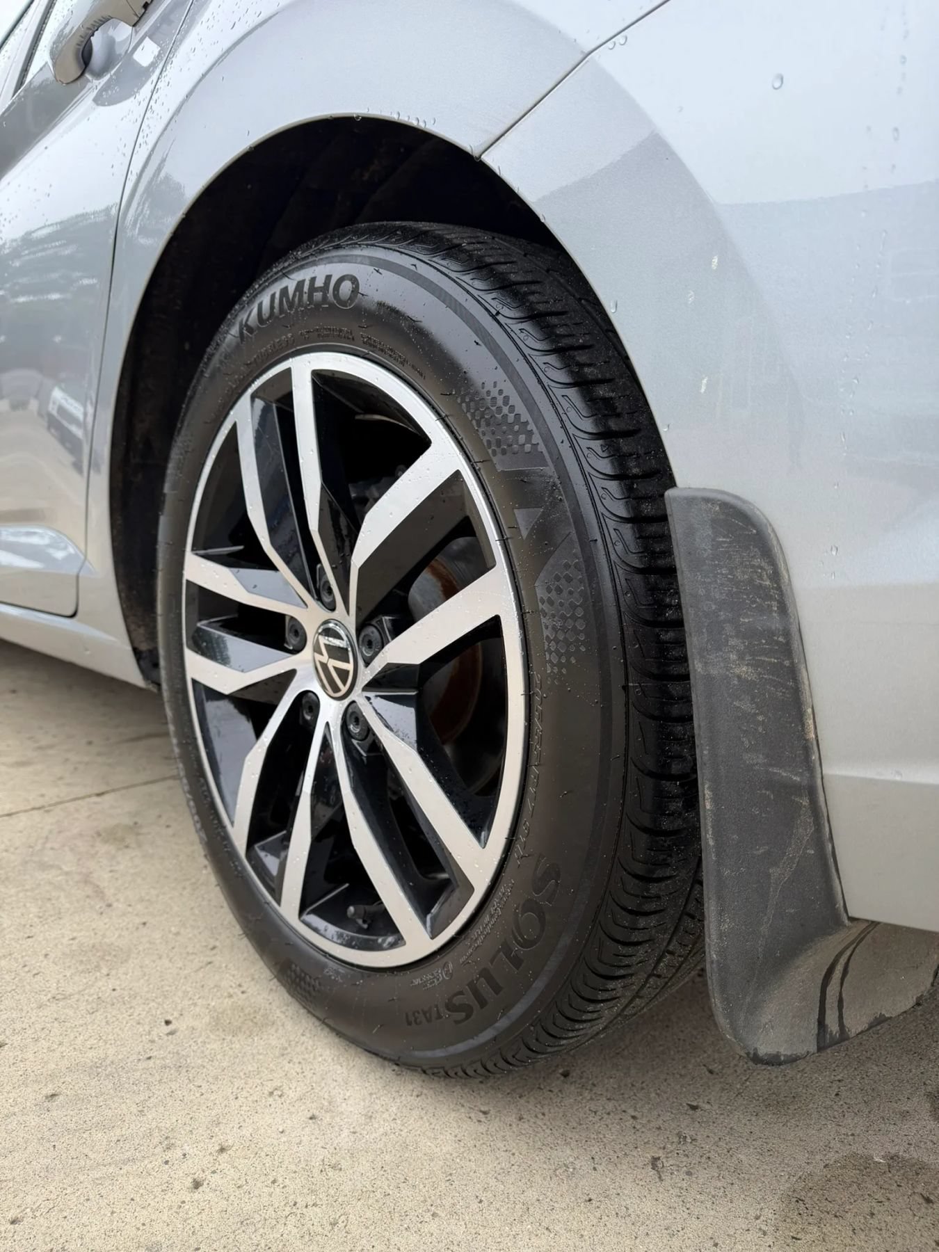 Used 2025 Volkswagen Jetta SE FWD image 11