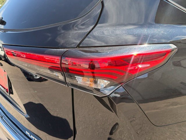 Used 2022 Toyota Highlander Platinum FWD image 13