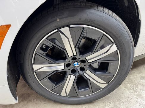 New 2026 BMW iX xDrive60 w/ Premium Package image 29