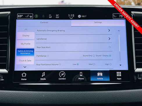 Used 2023 Chrysler Pacifica Touring-L image 7