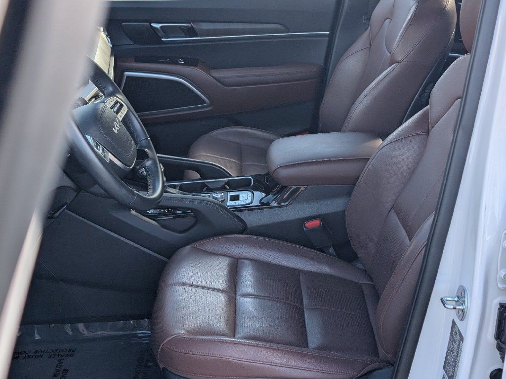 Certified 2024 Kia Telluride EX w/ EX Captain's Chair Package FWD image 14