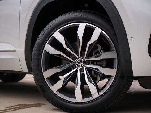 Certified 2023 Volkswagen Atlas SEL Premium AWD/4WD image 3
