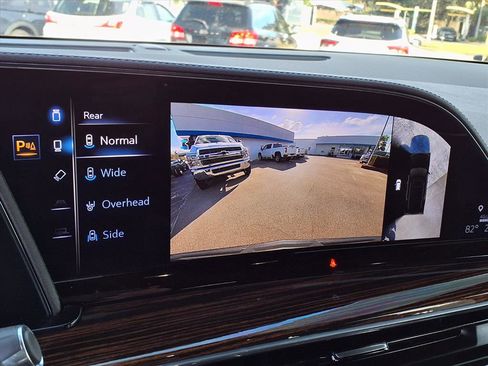 Used 2023 Cadillac Escalade ESV Premium Luxury image 12