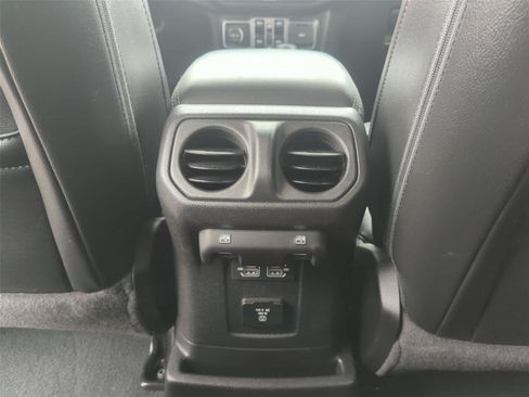 Used 2022 Jeep Wrangler Unlimited Sahara w/ Cold Weather Group AWD/4WD image 27