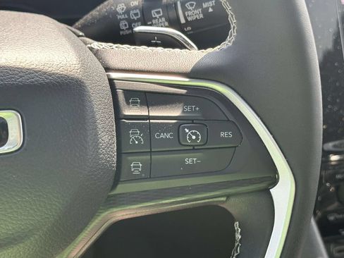 Used 2023 Jeep Grand Cherokee L Laredo AWD/4WD image 24