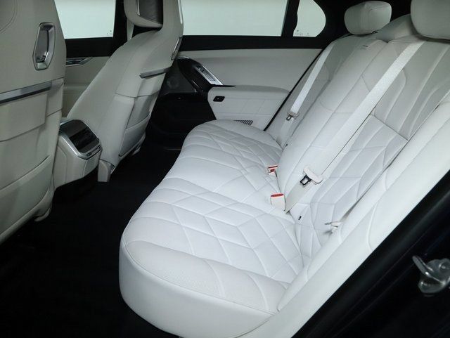 Used 2026 BMW 740i xDrive AWD/4WD image 16