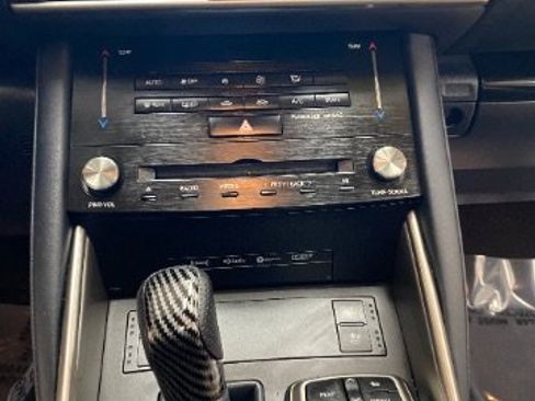 Used 2018 Lexus IS 300 AWD image 19