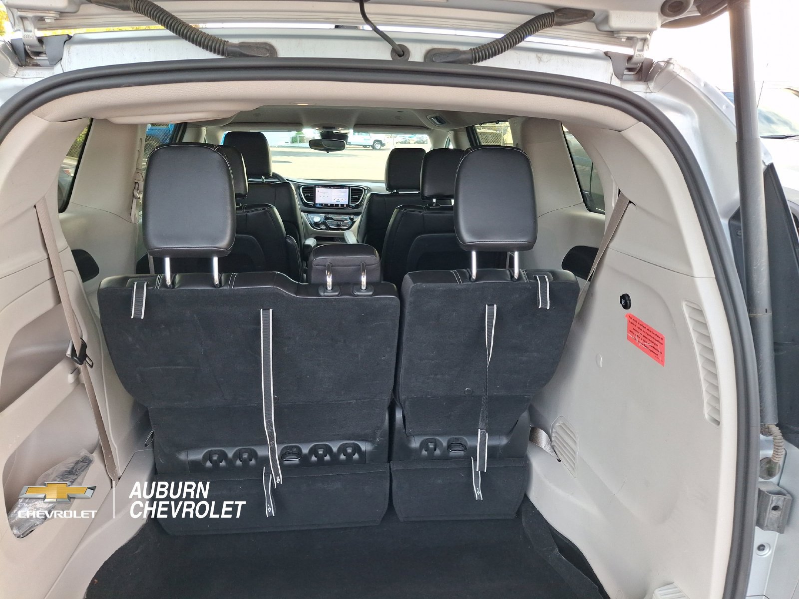 Used 2024 Chrysler Pacifica Touring-L FWD image 14