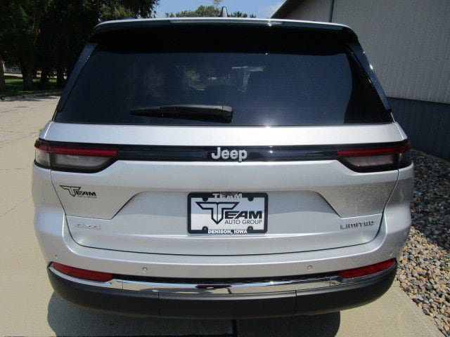 Used 2024 Jeep Grand Cherokee Limited AWD/4WD image 6