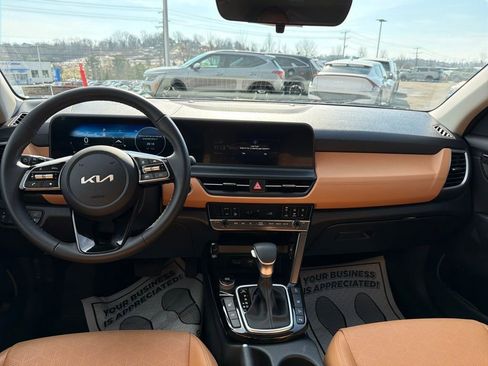 Certified 2025 Kia Seltos EX w/ EX Sunroof Package image 15