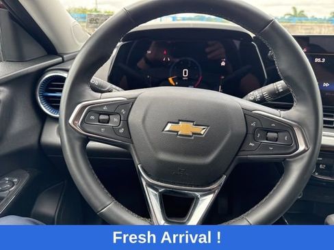 Used 2025 Chevrolet Trax LT w/ LT Convenience Package image 5