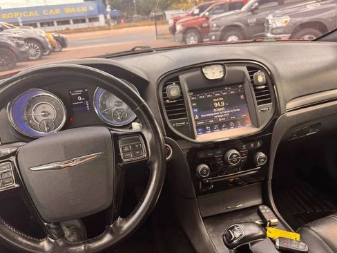 Used 2012 Chrysler 300 S w/ Luxury Group RWD image 9