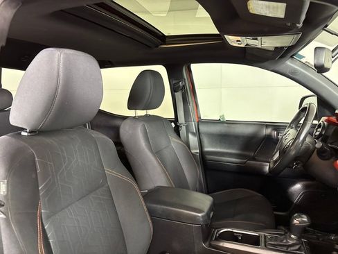 Used 2016 Toyota Tacoma TRD Sport AWD/4WD image 26