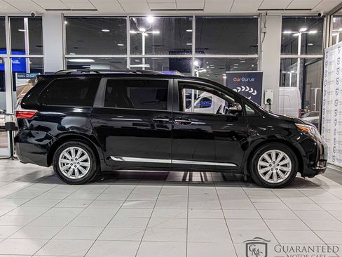 Used 2016 Toyota Sienna Limited Premium w/ Protection Package image 9