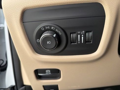 New 2025 Jeep Grand Cherokee Limited w/ Trailer Tow Package image 20