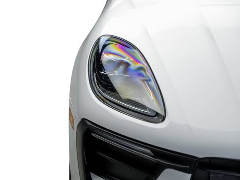 Used 2025 Porsche Macan AWD/4WD image 3