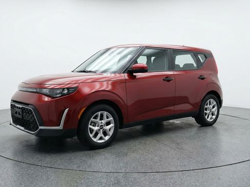 Used 2025 Kia Soul LX w/ LX Technology Package FWD image 3