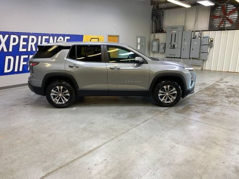 Used 2026 Chevrolet Equinox LT FWD image 8