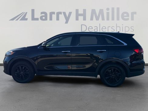 Used 2020 Kia Sorento LX image 2