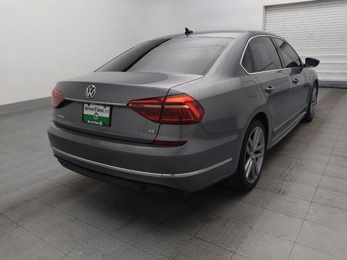 Used 2017 Volkswagen Passat 1.8T R-Line FWD image 9