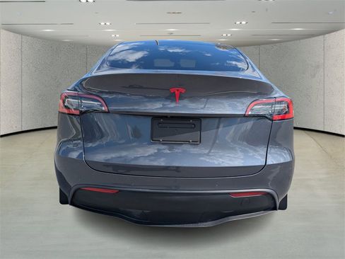 Used 2021 Tesla Model Y 2WD image 4