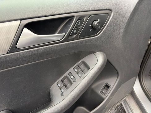 Used 2017 Volkswagen Jetta SE FWD image 14