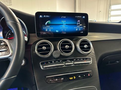 Used 2021 Mercedes-Benz GLC 300 image 22