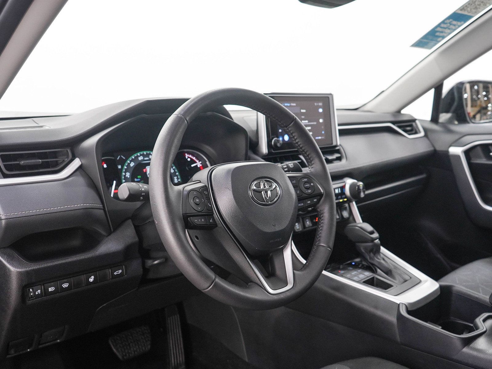 Used 2025 Toyota RAV4 XLE w/ Convenience Package AWD/4WD image 25