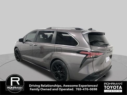 Used 2022 Toyota Sienna XSE w/ XSE Plus Package AWD/4WD image 5