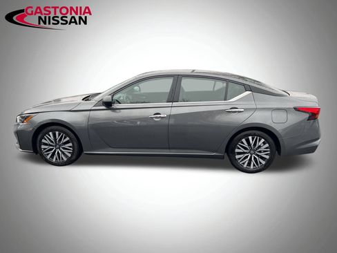 Used 2024 Nissan Altima 2.5 SV image 7