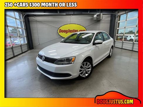 Used 2011 Volkswagen Jetta SE FWD image 1
