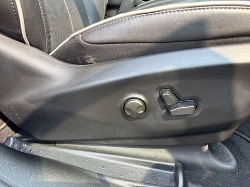 Used 2026 Chrysler Pacifica Limited FWD image 12