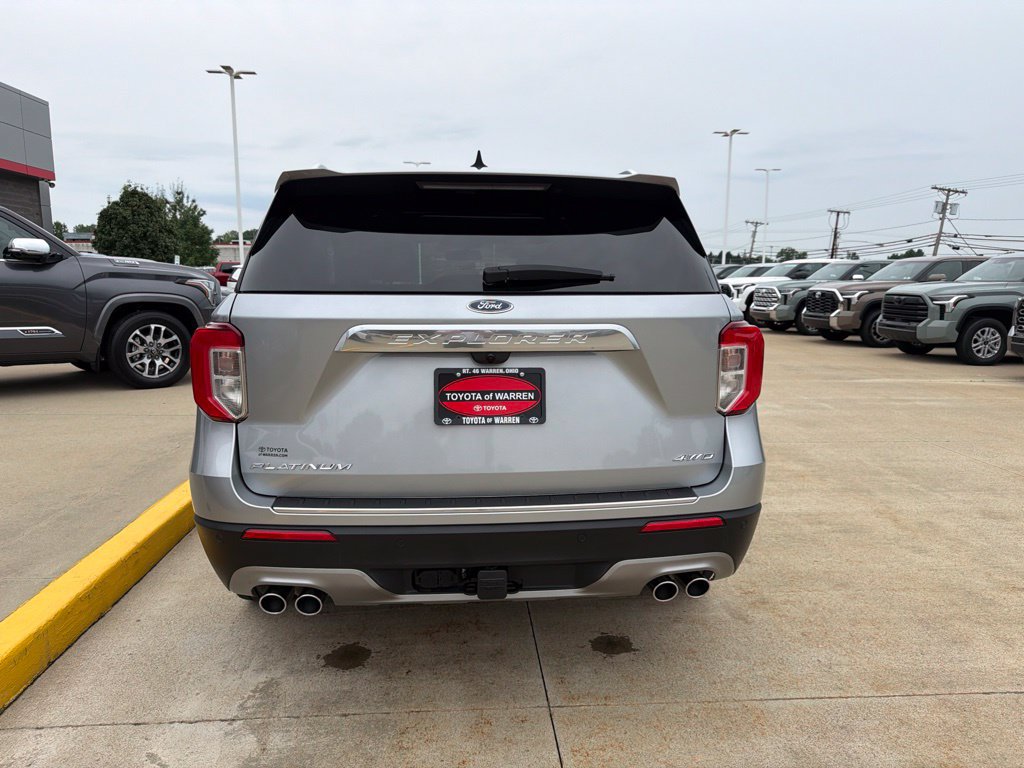 Used 2023 Ford Explorer Platinum w/ Technology Package AWD/4WD image 2