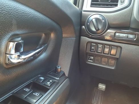 Used 2019 Nissan Titan SV w/ SV Convenience Package AWD/4WD image 20