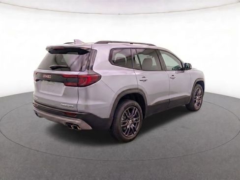 Certified 2025 GMC Acadia Elevation FWD image 4