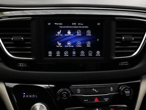 Used 2020 Chrysler Pacifica Touring-L FWD image 21